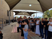  بالفيديو: المئات من أهالي يافا يؤدون صلاة الغائب على أرواح شهداء مجزرة خان شيخون بسوريا